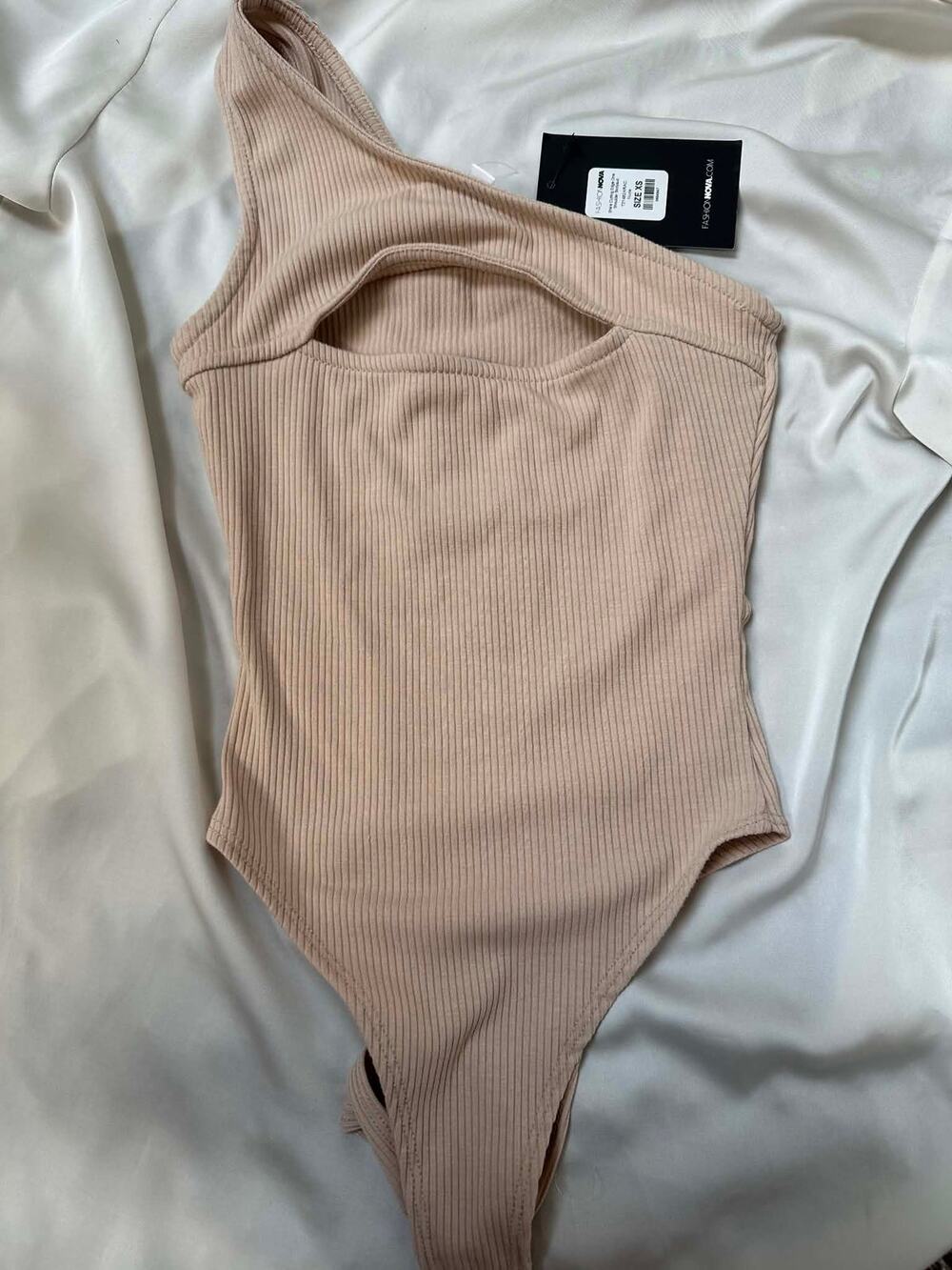 Brand New Fashion Nova Bodysuit - Chic & Stylish XS